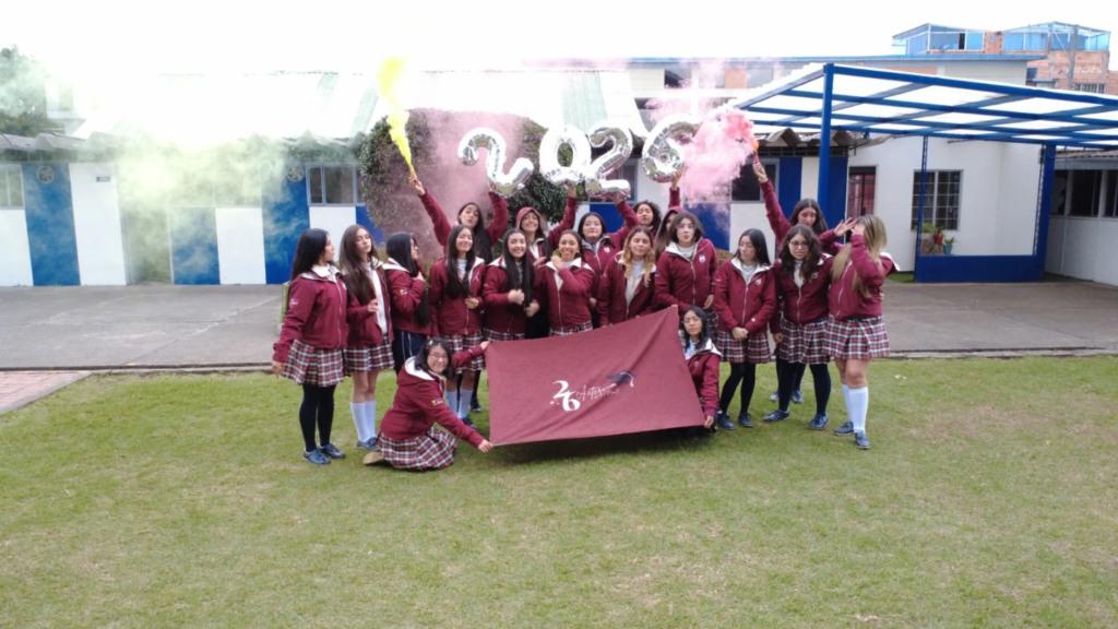 Promoción de colegio con sus chaquetas PROM 1