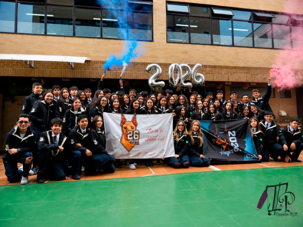 Promoción de colegio con sus chaquetas PROM 1