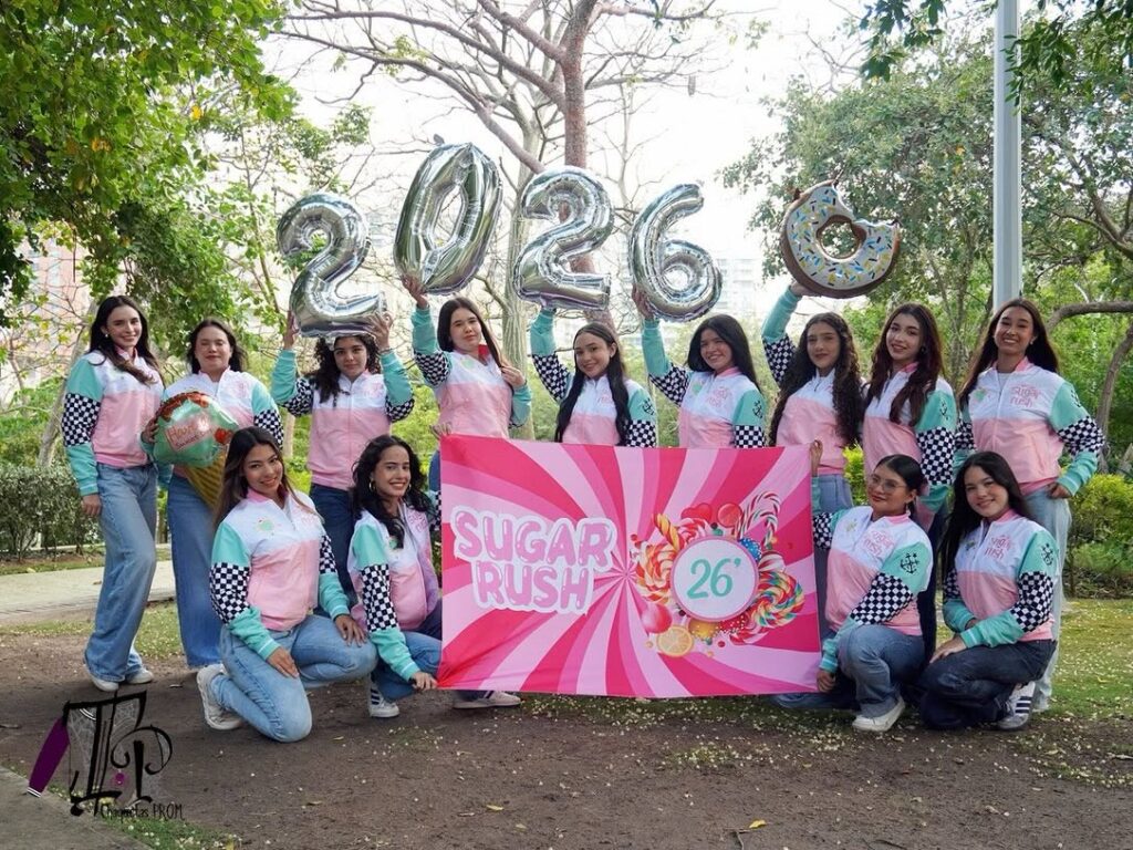 Promoción de colegio con sus chaquetas PROM 2